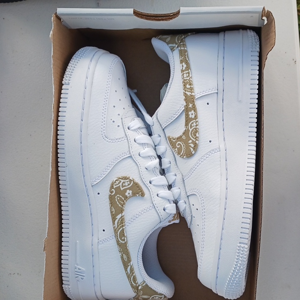 ⚫️ Black Friday Deal💎 HP 💎 Nike Air Force 1 "Bandana" Shoes size 5.5 for women - Picture 2 of 4